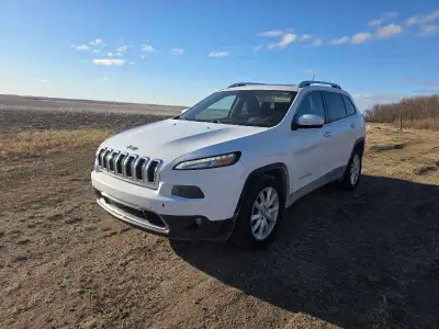 Selling our 2016 Jeep Cherokee Limited. It’s AWD and fully loaded with all the options you’d expect...