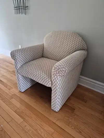 Ce fauteuil confortable et élégant est parfait pour se détendre dans votre salon ou votre chambre à...