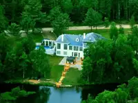 MAISON À VENDRE AU BORD DE L'EAU avec VUE incroyable !