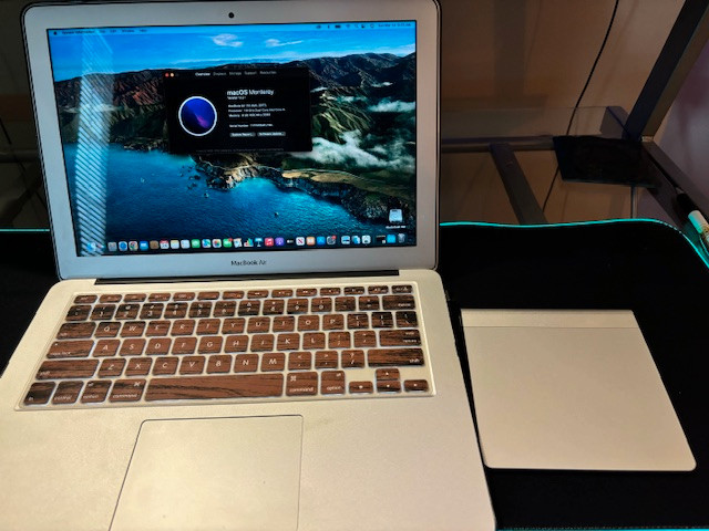 Macbook Air 2018 in Laptops in Calgary