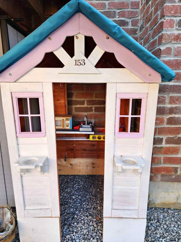 Backyard Cedar Playhouse in Toys & Games in Mississauga / Peel Region - Image 2