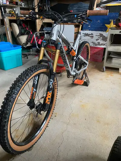 New-Zealand Edition Rear Shock- FOX Factory DHX2 160mm travel (professionaly serviced) Fork- FOX 36...