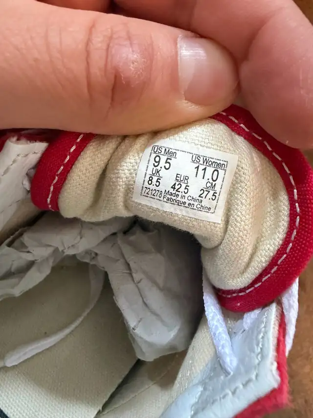 red men’s vans size 9.5 in Men's Shoes in Markham / York Region - Image 4