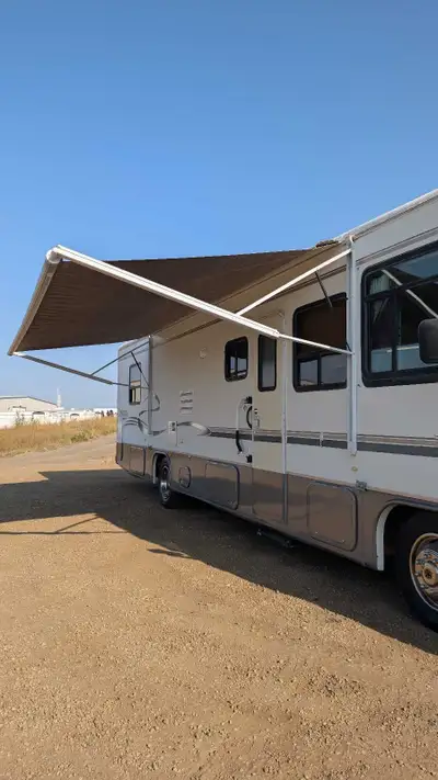 Financing available if needed !! 2000 Triple E. Embassy Class A motorhome Model A 34FS (34 feet) Can...