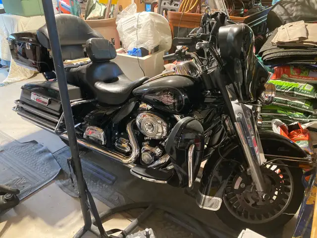 Harley Davidson FLHTC Electra Glide Ultra Classic in Touring in Gatineau - Image 4
