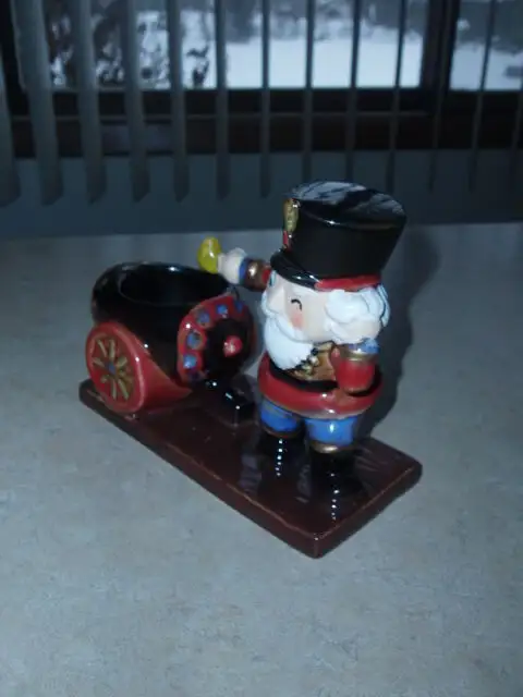 $25.00  ~ YANKEE CANDLE TEA LIGHT  NUTCRACKER CANNON HOLDER ~ in Arts & Collectibles in St. Catharines - Image 3