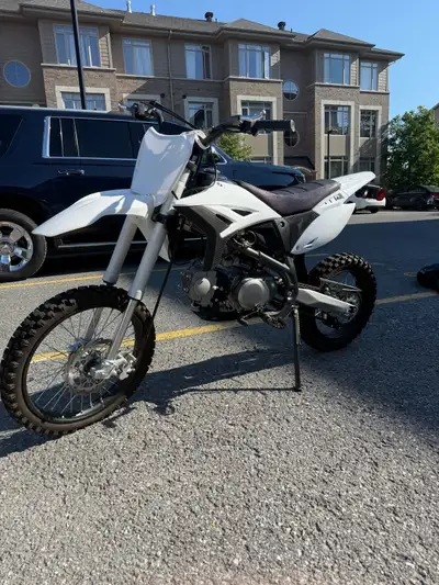 Nearly-new Dirt Bike for Sale! 125cc, 4-stroke, electric push with kick for sale featuring upgraded...