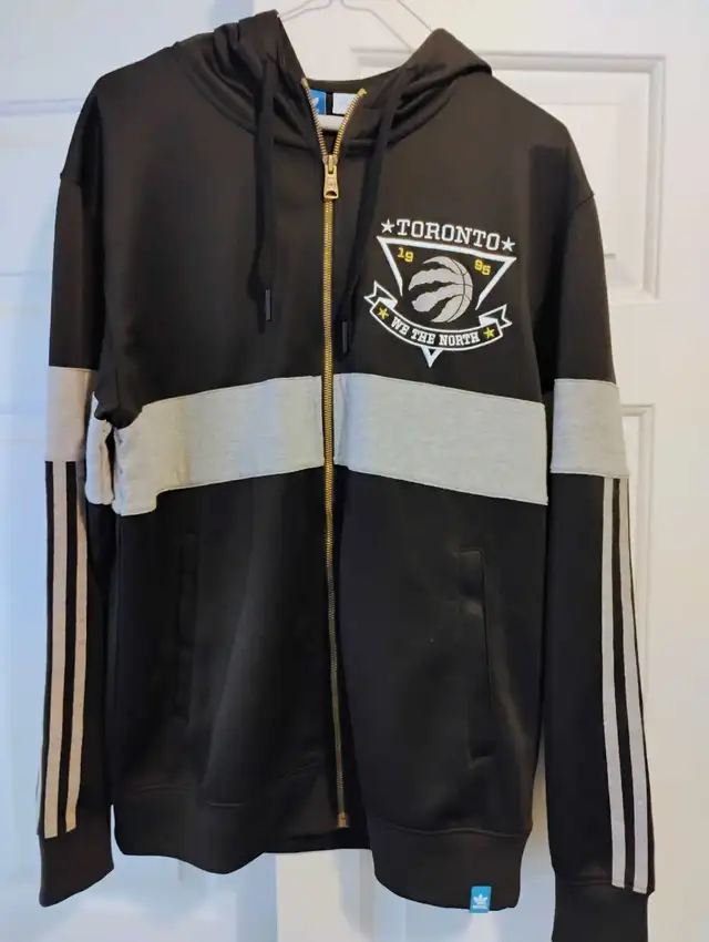 Adidas original Toronto Raptors jacket in Men's in Oshawa / Durham Region - Image 3