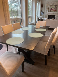 Dinning room table- expandable