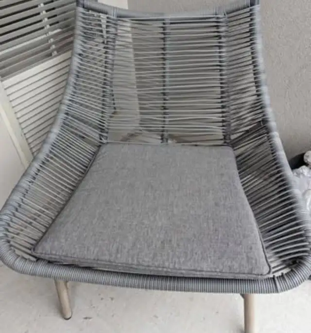 PATIO CHAIR & TABLE SET in Patio & Garden Furniture in Oakville / Halton Region - Image 4