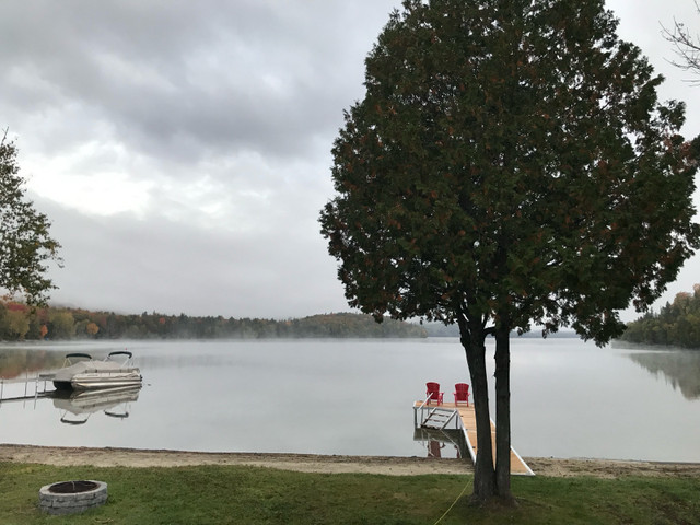 Lakefront cottage for rent 1.5 hours from downtowon ottawa in Quebec