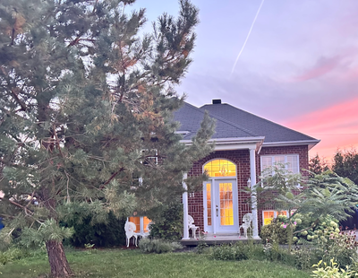 ***OPEN HOUSE SUNDAY MARCH 8th FROM 1-3PM*** -HOME FOR SALE BY OWNER- Strategically located just 2 m...