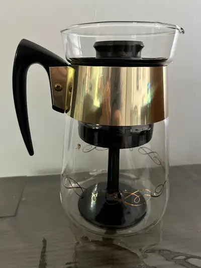 Cafetière 25$ vintage très Belle elle est Parfaite 25$ Levis G6z1l4