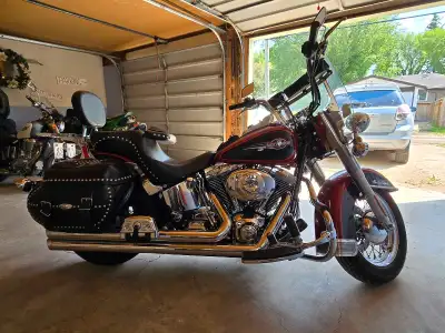 Mint Condition, 2006 Heritage Classic, 94,000 kms. 1 owner, all highway miles. Lots of add ons, less...