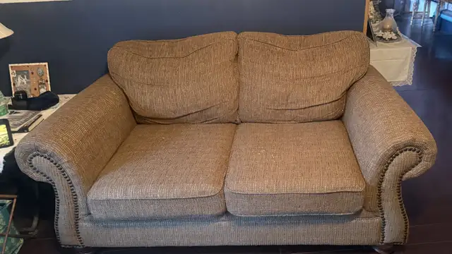 Matching Sofa and Loveseat seat in Couches & Futons in Penticton - Image 2