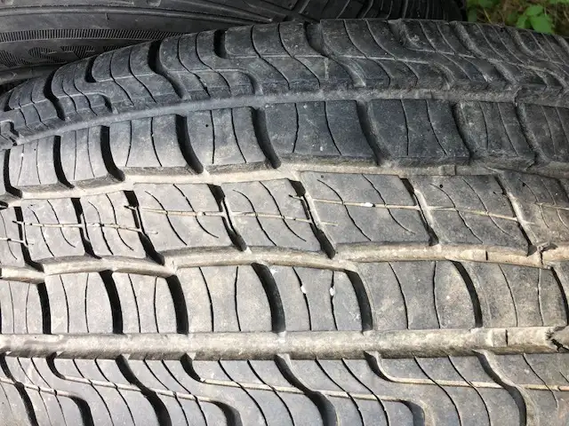 4 PNEUX ET 4 MAG ALUMINIUM  MOTOMASTER 235-70R16 in Tires & Rims in Longueuil / South Shore - Image 5