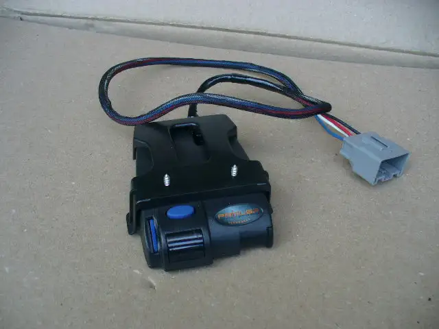 Trailer brake controller in Cargo & Utility Trailers in Laval / North Shore - Image 2