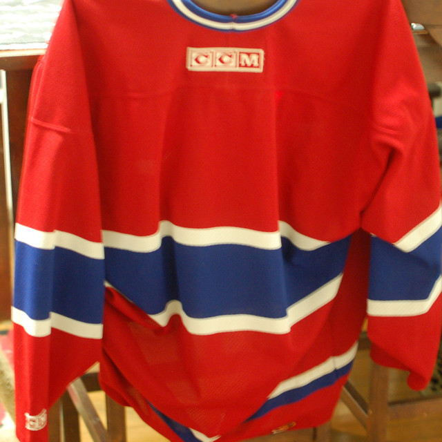 Montreal Canadiens Team Jersey CCM Canada XL Fully Embroidered in Hockey in Sudbury - Image 3