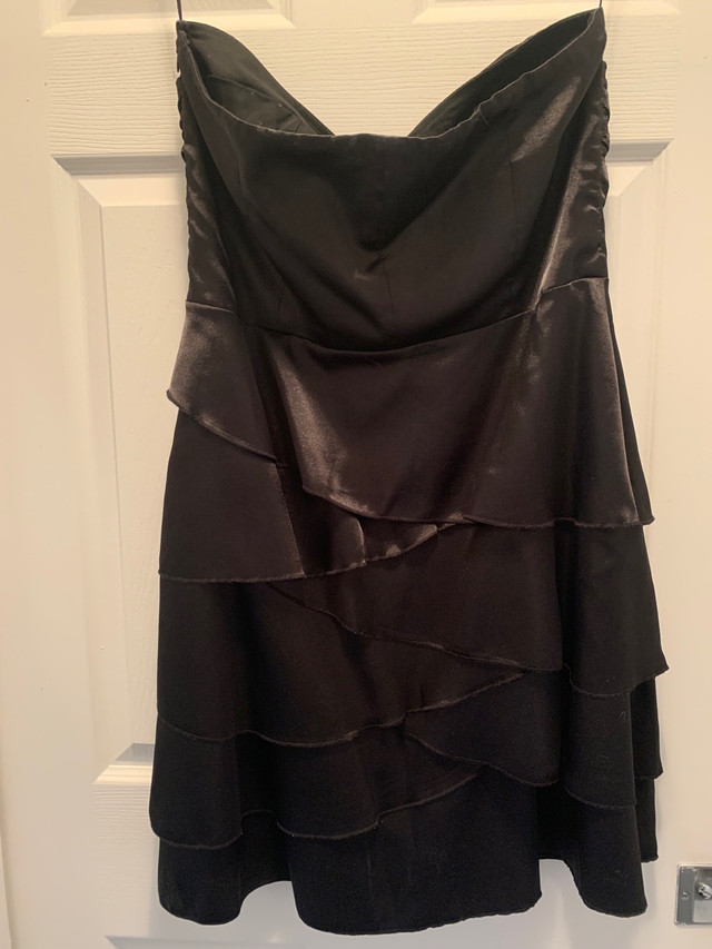 Robe noire de bal ou soirée dans Femmes - Robes et jupes  à Longueuil/Rive Sud - Image 2