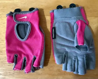 Women’s Nike FITDRY Training Gloves Size S, View more