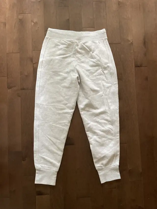 Lolë Sweatpants size Medium  in Women's - Bottoms in Markham / York Region - Image 4