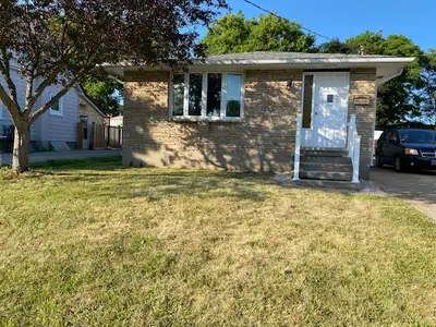 ROOM FOR RENT NEAR FAIRVIEW MALL, ALL INCLUSIVE PLUS FURNITURE
