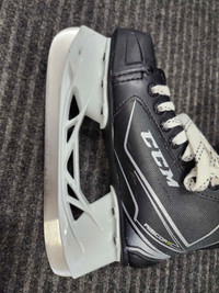 Patin de hockey ccm  us3 eur35