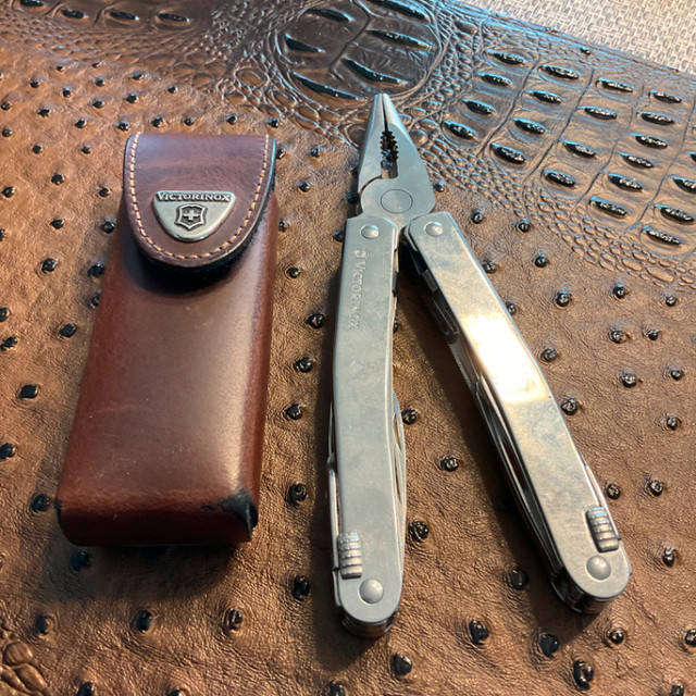 VICTORINOX SWISS SPIRITZ MULTI USE TOOL IN CASE in Hand Tools in Kamloops