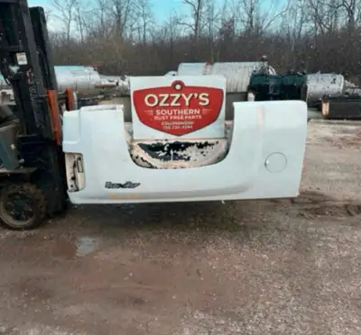 2007–2013 Chevrolet Silverado 1500/2500/3500 southern rust free truck box 6‘6“. This box is complete...