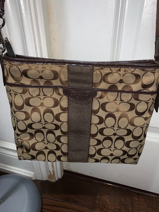 Coach Crossbody Purse ,12 x10 x2” in good condition $35 in Women's - Bags & Wallets in Markham / York Region