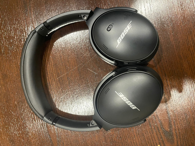 Bose qc45 in Headphones in Windsor Region - Image 2