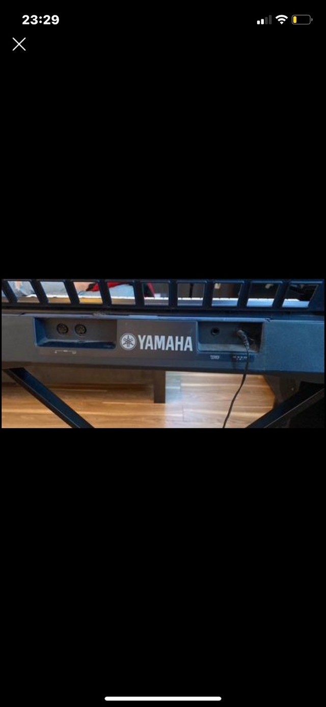 Piano Yamaha avec pied (Négociable) dans Pianos et claviers  à Ouest de l’Île