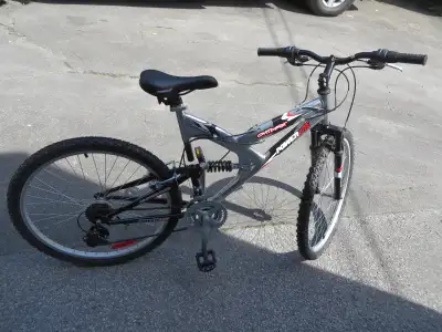 VELO MONTAGNE POWER LITE OUTCAST 21 VITESSES COMME NEUF ET ACC, View more