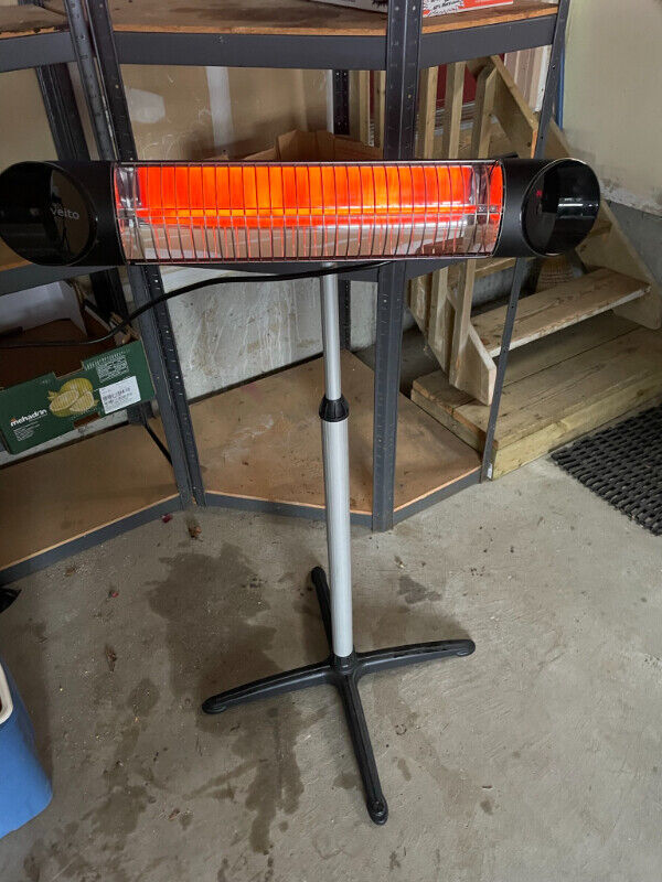 Vento Blade 1500W Indoor/Outdoor Carbon Infrared Heater w/Stand