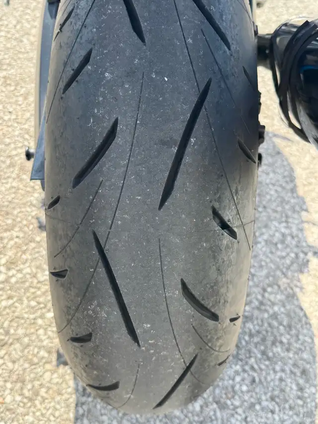 2003 Yamaha r6 in Sport Bikes in Kitchener / Waterloo - Image 6