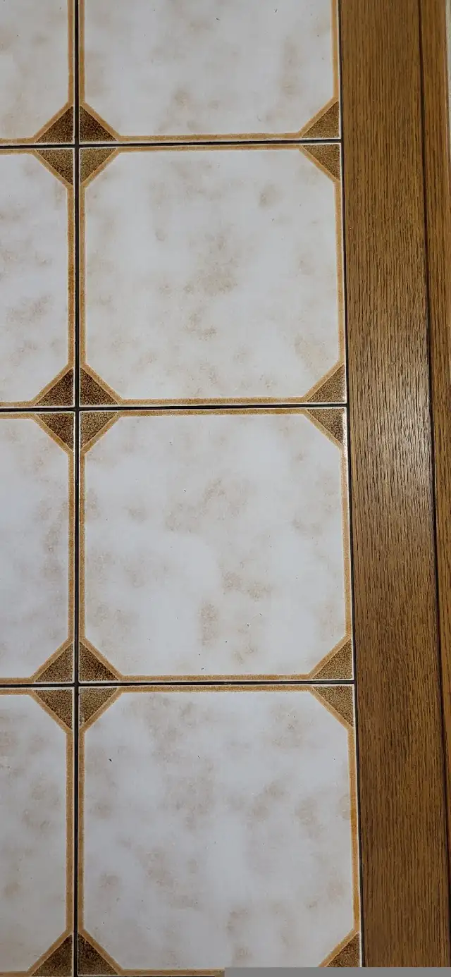 Vintage Coffee Table - Tile & Oak in Coffee Tables in Trenton - Image 4