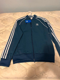 Adidas men’s light jacket( if the ad is up it’s available)