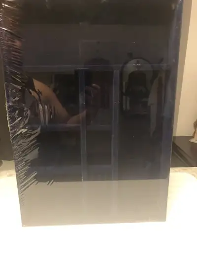 Felt jewelry storage compartment. Brand new and in excellent condition. Measurements are in the pict...