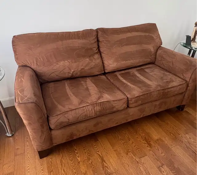 beautiful living room set in Couches & Futons in Napanee - Image 3