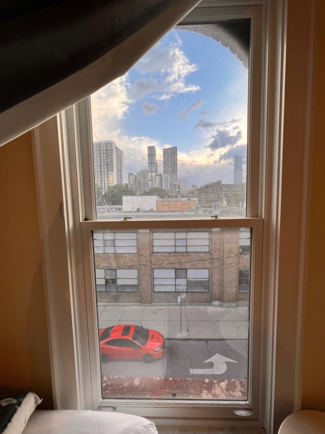 Private room for rent in Downtown Toronto from July 1st. Room Rentals