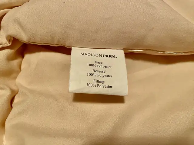 COMFORTER - DBL / QUEEN SIZE in Bedding in Markham / York Region - Image 6