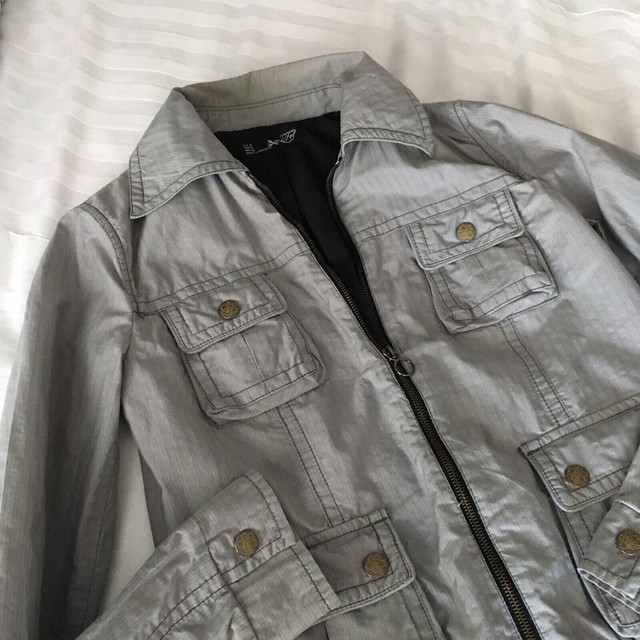 Grey jacket from Zara dans Femmes - Hauts et vêtements d'extérieur  à Ville de Montréal - Image 4