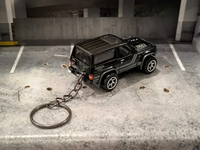 Nissan patrol keychain in Other in Vernon - Image 5