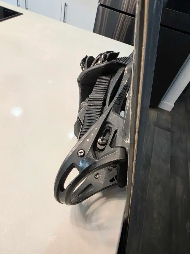 Burton snowboard + Burton bindings in Snowboard in Calgary - Image 6