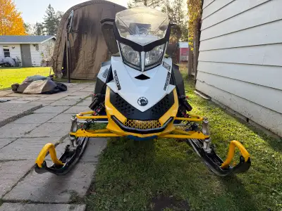 2010 Ski Doo MXZ XRS 800R 7511 Miles Top end was rebuilt about 1000 miles ago Electric start Selling...