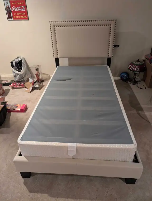 Twin bed in Beds & Mattresses in Mississauga / Peel Region - Image 2