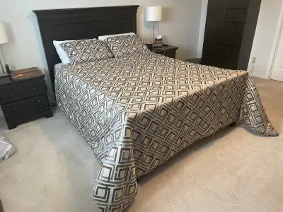 NEW PRICE - King Size Comforter set, View more