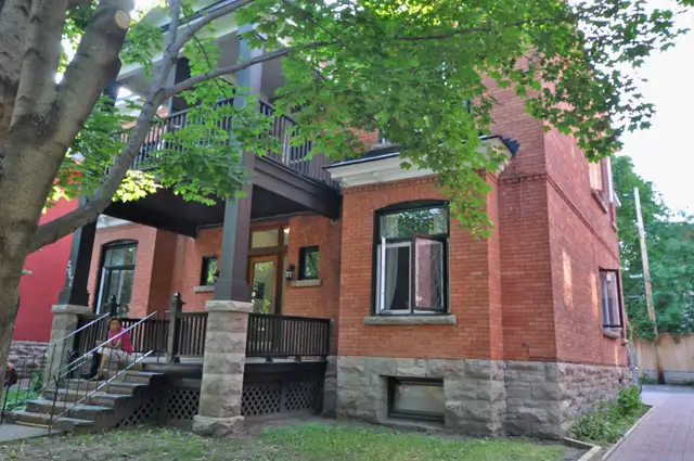 Very large 2-bedroom in Centretown: May 1 or June 1