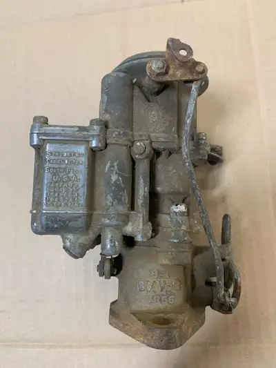 Model BXV-3. Fits 1950s Mopar flathead and maybe others. Throttle body has some rust but it moves fr...