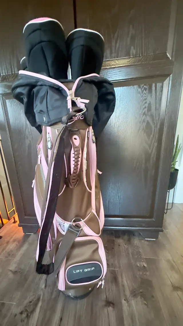 Women’s Golf Bag With Head Covers in Golf in London - Image 5